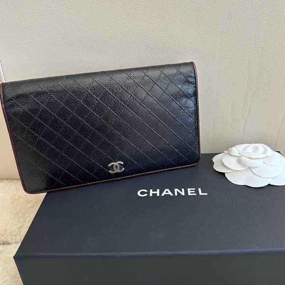 RARE Chanel Bifold Long Wallet in Bicolor Leather Black/Burgundy - Picture 1 of 5